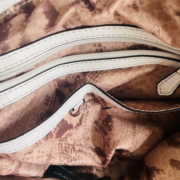 Vintage B. Makowsky White multiple pocket Purse/Bag - Picture 8 of 16